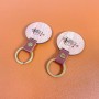 "Wooden keychains in wooden leather round wooden keychains bulk" In Italiano, questa frase può essere tradotta come: "Portach