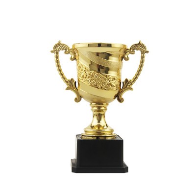 Il trofeo con placcatura in rosa può essere personalizzato. Trofeo per bambini